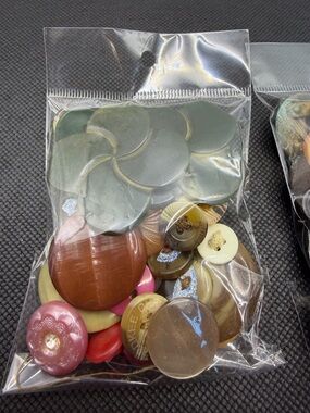 Assorted Antique Mixed Buttons Bag - Multicolor